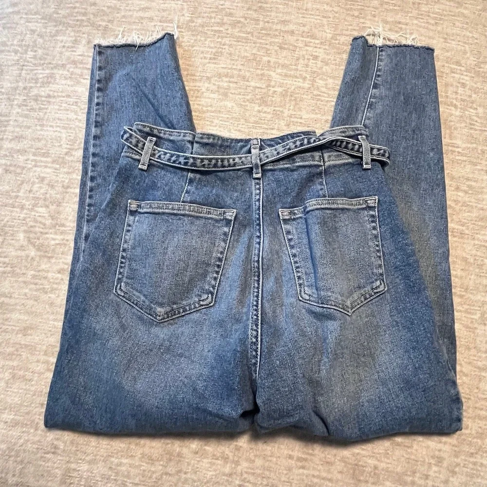 Hollister Ultra High-Rise Mom Jeans Women's Size 5R (W27 L27) Medium Wash Frayed - Picture 9 of 9